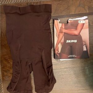 SKIMS Seamless Sculpt Mid-Thigh Short